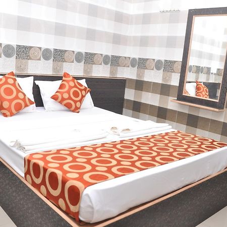 Addhuri Comforts Inn Mysore Eksteriør bilde